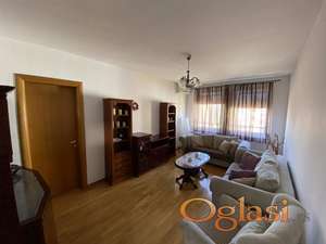 Stan kod Djeram pijace 60m2 -opcija Garaže ID#2421