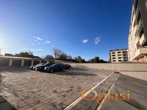 Izdajem parking mesto – Dvorište pod video nadzorom, senzor osvetljenje, Petrovaradin