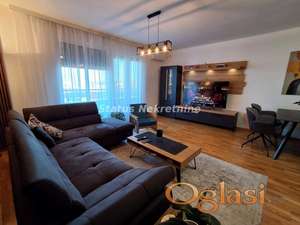 Četvorosoban stan u Petrovaradinu, 98 m², prvi sprat