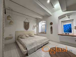 Odlična garsonjera, kompletno nameštena - na 5min od tvrđave!