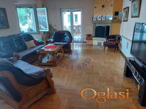 Prelepa kuca u Veterniku