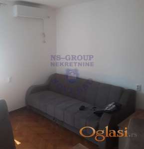 Izdaje se kompletno namešten jednoiposoban stan površine 31m², u neposrednoj blizini Železničke stanice.