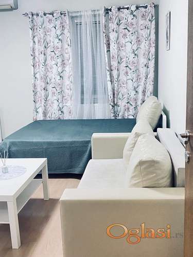 Izdajem lux namestenu garsonjeru sa c.g. 30m2 u strogom centru Krusevca