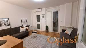 LEPA GARSONJERA NA PODBARI