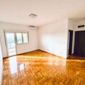 PREMIUM PONUDA – Svetao i funkcionalan 1.5 stan u srcu Borče