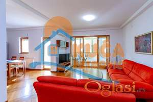 Odličan komforan četvorosoban stan 102m2,  centar - kod  Dušanovog bazara, 1.sprat