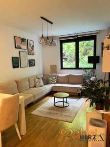  LEP, MODERAN, DVOSOBAN STAN NA TOP LOKACIJI - SOCIJALNO 