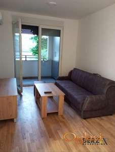  NOV NEUSELJAVAN DVOSOBAN STAN SA PARKINGOM U PETROVARADINU