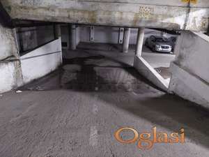Izdaje se parking mesto u podzemnoj garaži  na keju