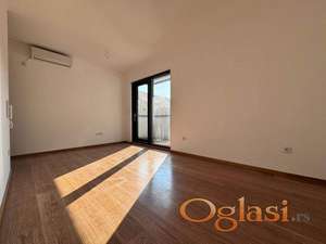 Stan u najluksuznijoj zgradi u Novom Sadu