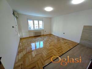 Kompletno renoviran trosoban stan!