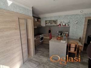 Klisa,jednoiposoban namešten stan,parking-30m2-250e