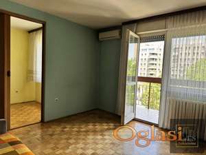 Trosoban stan na Bulevaru Oslobođenja !