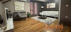 Izdajem dvosoban stan-penthouse