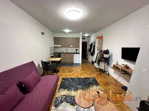 Nameštena garsonjera, Socijalno