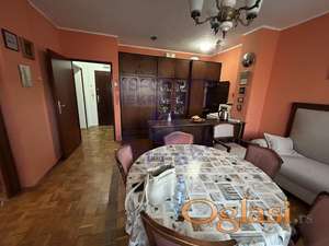 Trosoban stan površine 83 m² na Sajmu!
