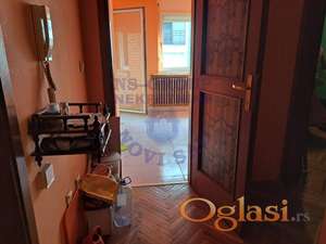 Na prodaju dvosoban stan površine 48 m² na trećem spratu!