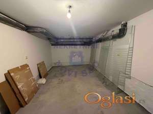 Odlična garaža u Centru grada