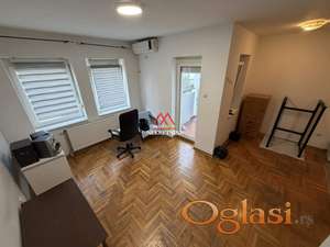 Garsonjera - 30m2 - Adamovićevo naselje
