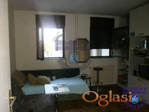 Komforan trosoban stan u Veterniku 98m2