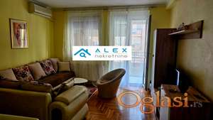 Odličan trosoban stan sa garažom