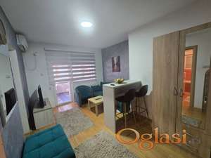 NOVI SAD, ADAMOVICEVO NASELJE, JEDNOSOBAN STAN,MOGU STRANCI STUDENTI,PET FRIENDLY, MALI RACUNI U BLIZINI MEDICINSKOG FAKULTETA - 300 E