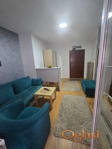 NOVI SAD, ADAMOVICEVO NASELJE, JEDNOSOBAN STAN,MOGU STRANCI STUDENTI,PET FRIENDLY, MALI RACUNI U BLIZINI MEDICINSKOG FAKULTETA - 300 E