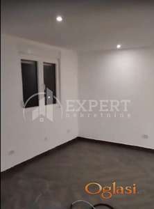 Izdaje se poslovni prostor u blizini Čaira 58m2!