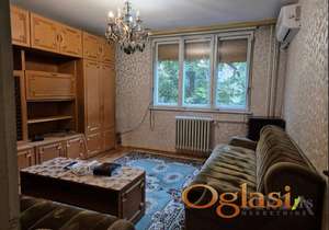  KOMPLETNO NAMEŠTEN JEDNOSOBAN STAN NA STAROJ DETELINARI