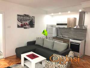 Lep jednoiposoban stan sa parkingom na Crvenom pevcu ID#7497