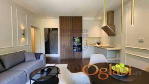 LUX Trosoban stan  u Centru