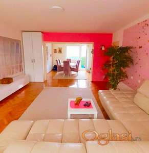 Renoviran četvorosoban stan u strogom centru grada