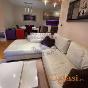 Izdaje se namešten trosoban stan u Centru Novog Sada. 74m2.