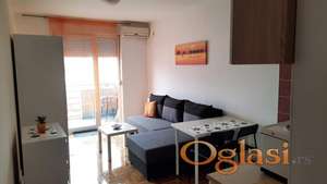 NOVA DETINARA NAMEŠTENA GARSONJERA