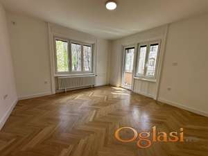 Fenomenalan salonski stan u Starom Gradu!