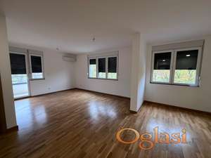 Prodaje se komforan trosoban stan na Alibegovcu