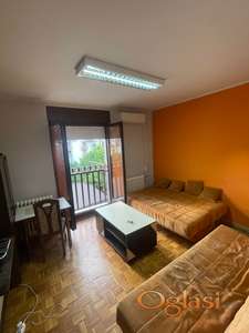 Novi Sad-Spens-26m2-useljiva garsonjera na minut od fakulteta 260 evra