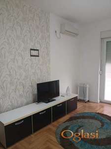 Garsonjera u Centru, Novi Sad, 27 m², visoko prizemlje