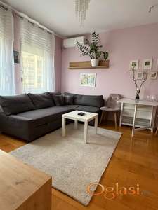 Izdajem jednoiposaban stan u centru Kisačka