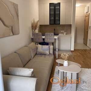 Izdaje se potpuno nova i modetno opremljena garsonjera površine 28m² na Starom Majuru u Petrovaradinu.