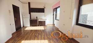 ODLIČNA INVESTICIJA, POVOLJNO CELA ZGRADA ZA MALO PARA