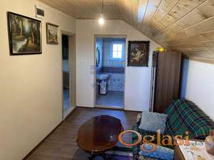 Odlična novija kuća na fantastičnoj lokaciji u Veterniku.