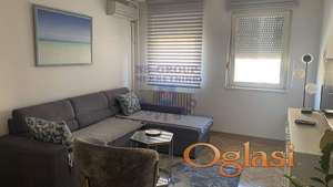 Izdaje se lepo uređen stan od 26 m² na Bulevaru oslobođenja.