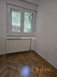 Odličan renoviran 2.5soban stan, Đeram