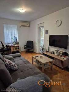 Izdaje se dvosoban stan+ parking – Rotkvarija