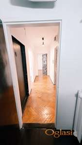 Svetao 2.0 stan u Strahinjica bana sa garažnim mestom