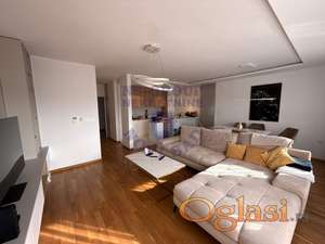 LUX - Trosoban - Parking mesto