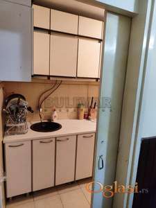 Izdaje se stan na Crvenom pevcu