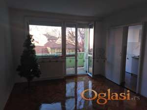 Izdaje se stan kao poslovni prostor u centru grada!