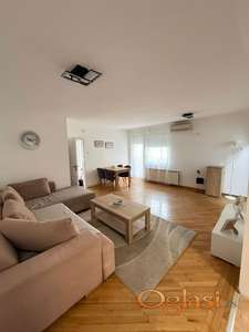 Namesten trosoban stan